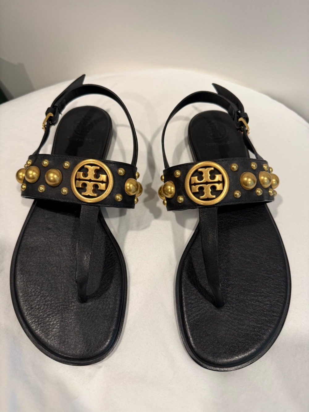 TORY BURCH BENTON THONG ROLLED BRASS SANDAL BLACK